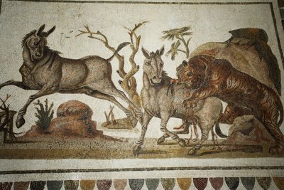 动物争斗的马赛克：老虎攻击两个夜叉。公元二世纪/El Jem博物馆（Antique Thysdrus）/图尼西娅 作者 不明
