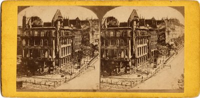 巴黎市（1871 年）：巴黎废墟中的景色。 匿名摄影。 打印在纸板上。 暗淡。 17,5x6,9 厘米 作者 不明