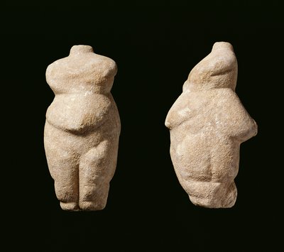 新石器时代的 Steopagus Lady，正面和侧面，希腊色萨利的 Avaritsa (Meliteia)，公元前 6000-5200 年（大理石） 作者 不明