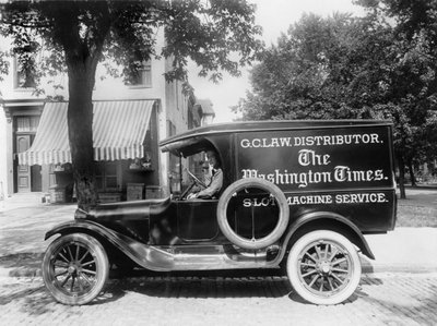 报纸卡车，美国，约1919年（黑白照片）。 作者 不明