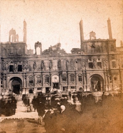 巴黎公社（1871 年）：1871 年 5 月火灾后市政厅酒店的景色。匿名摄影。 在纸板上打印 昏暗。 8,5x8 厘米 作者 不明