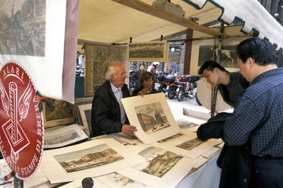 卖版画的摊位，Piazza del Carmine，米兰，伦巴第，意大利 作者 不明