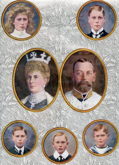 1910 年的英国王室。左起：玛丽公主、王妃和哈雷伍德伯爵夫人（1897-1965 年）。威尔士亲王，即后来的爱德华八世 作者 未知艺术家