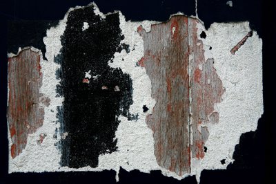 Time marks. Abstract art showing forms as a witness of passing time. Traces of paint on wood. Photography by Michel Lunardelli. 作者 不明