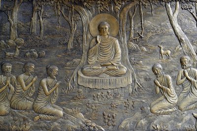 Tinh Xa Ngoc Chau佛寺，《佛陀的生活》，释迦牟尼佛，佛陀在越南Chau Doc的Varanasi鹿苑向五位僧人宣讲他的第一次布道（照片）。 作者 不明