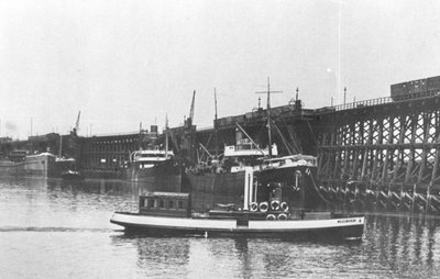 布莱斯港（Blyth Harbour）专员的右舷发射了经过这一景象的“约翰·登特（John Dent）” 作者 不明