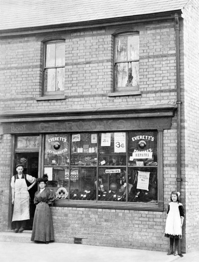 英国：一家眼镜店 - 约1903年 作者 不明