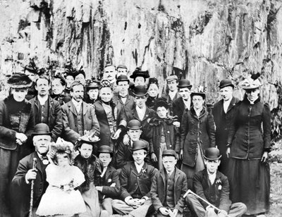 英国：一群人在郊游。 c1910 作者 不明