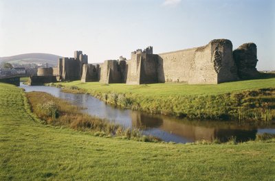 View of Caerphilly Castle, Glamorgan, Wales, built 1268-77 (photo) 作者 不明