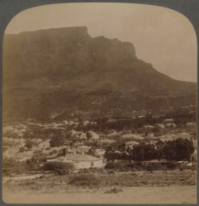 开普敦和桌山，从南非信号山脚下向西，1902年。 作者 安德伍德和安德伍德