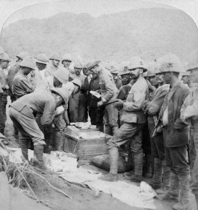 1900年，圣诞节礼物从家里送给与Methuen一起在南非莫德河的士兵。 作者 安德伍德和安德伍德