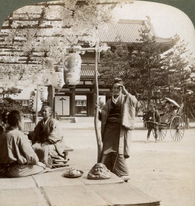 1904年，日本京都，茶馆门廊上的紫藤下垂。 作者 安德伍德和安德伍德