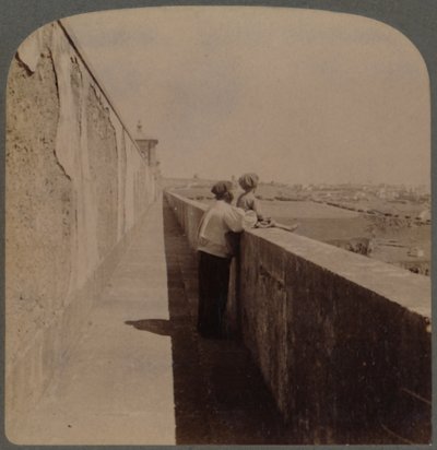 沿着老渡槽漫长的步行-1729-49-为城市供水，里斯本，葡萄牙，1902年。 作者 安德伍德和安德伍德