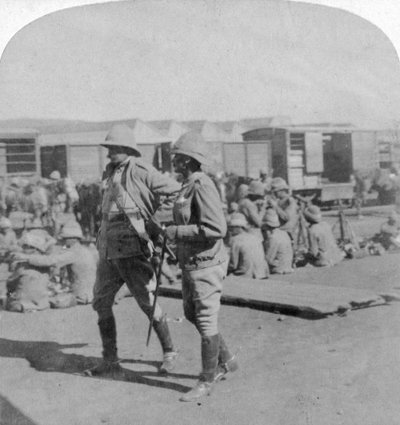1901年6月5日，基奇纳勋爵和波兰比勒陀利亚火车站的普乐·卡鲁将军，1901年6月5日。 作者 安德伍德和安德伍德