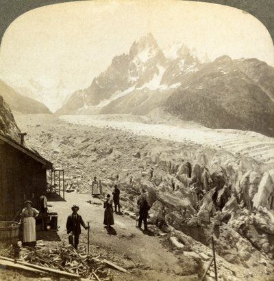 来自Chapeau的Mer de Glace，位于法国夏慕尼附近。 作者 安德伍德和安德伍德