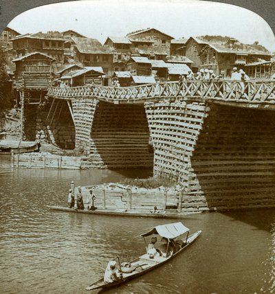 古雅的桥和房屋，太阳城，克什米尔，印度，c1900s。 作者 安德伍德和安德伍德