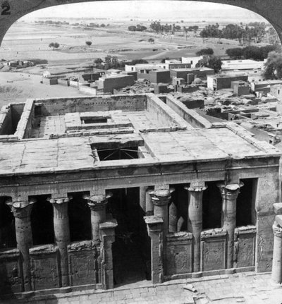 1905年在埃及埃德富保存完好的寺庙。 作者 安德伍德和安德伍德