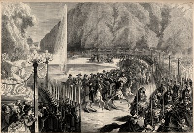 8月14日的大杂志：拿破仑三世（1808-1873）皇帝，在他的工作人员的跟随下穿过巴黎的杜乐丽花园。他的儿子，皇太子尤金-路易斯-约瑟夫（1856-1879），在他的右边。在 "杰出的宇宙 "中的雕版画 作者 未知艺术家