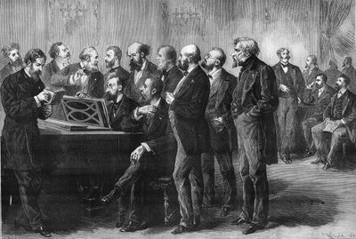 1878年的巴黎市音乐比赛。评审团在卢森堡宫审查 "Pardis lost "和 "Mug "的乐谱。从左到右。柱子、佩兰、谢鲁弗里尔、古诺、布兰格、卡米尔-圣-桑斯（Saint-Saens）、勒内普沃、沃科尔贝 作者 未知艺术家