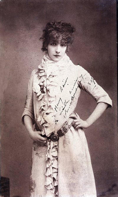 Henriette Rosine Bernard dit Sarah Bernhardt (1844-1923)的肖像，亲笔签名的照片 作者 未知艺术家