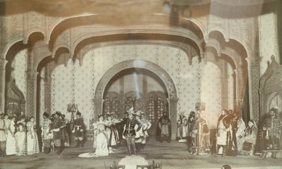 亚历山大-尼古拉耶维奇-奥斯特洛夫斯基（1823-1926 年）的戏剧作品《假德米特里》场景。莫斯科马利剧院。摄影，1870 年。国家中央 A. 巴赫鲁欣剧院博物馆，莫斯科
戏剧 "假德米特里 "的场景，作者：阿列-巴赫鲁欣（Ale Bakhrushin）。 作者 Unknown artist