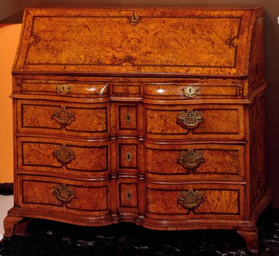家具：雪松木书桌。 约 1734-1740 年 暗淡。 111x127x61 厘米私人收藏 作者 未知艺术家
