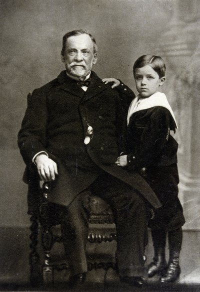 Portrait of Louis Pasteur (1822 - 1895) and his grandson Louis Pasteur Vallery - Radot in 1893. 作者 未知艺术家