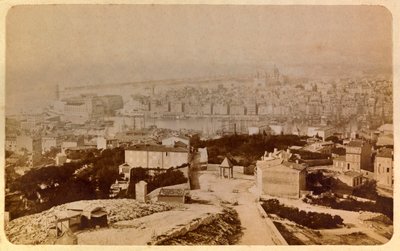 1885 年至 1890 年左右的马赛市及其周边地区：巴黎圣母院全景，私人收藏 作者 未知艺术家