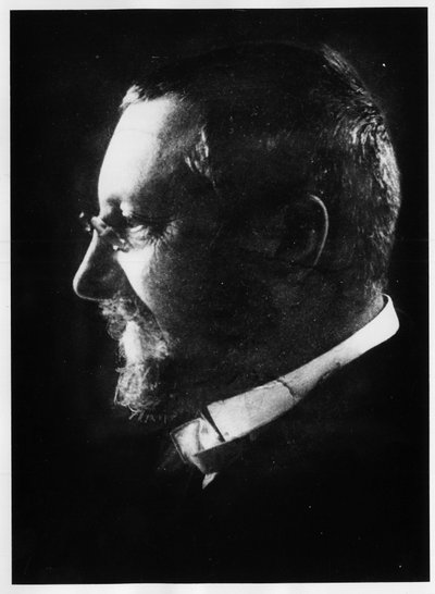 阿尔弗雷德-比内，法国生理学家和心理学家，夏尔科的学生（1857-1911）。 作者 未知的摄影师
