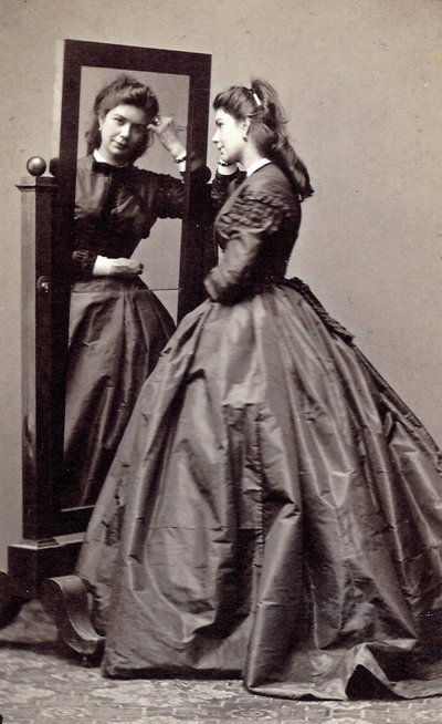弗兰兹斯卡-费法里克（Franziska Feifalik née Rösler、Rössler 或 Angerer），又名范妮 作者 未知的摄影师
