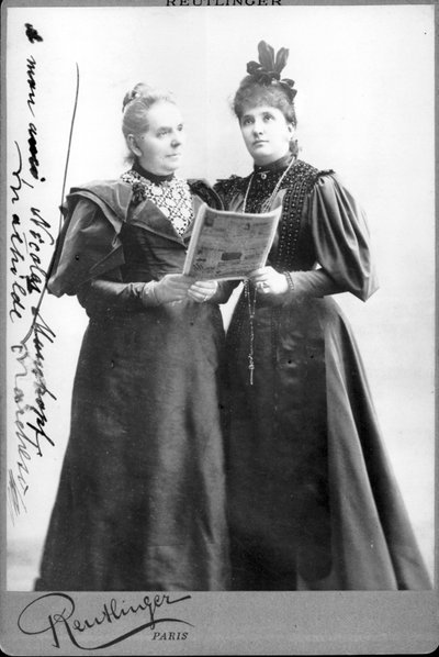 德国歌手Mathilde Marchesi（1821-1913）和澳大利亚歌手Nellie (Nelly) Melba（1861-1931）。19世纪末的摄影 作者 未知的摄影师