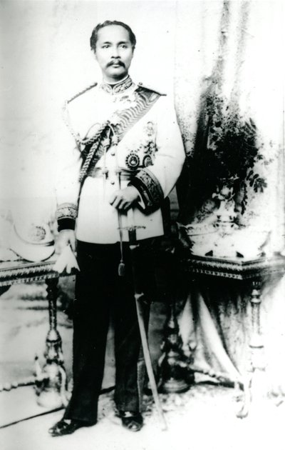 朱拉隆功国王，约 1880 年（黑白照片） 作者 未知的摄影师
