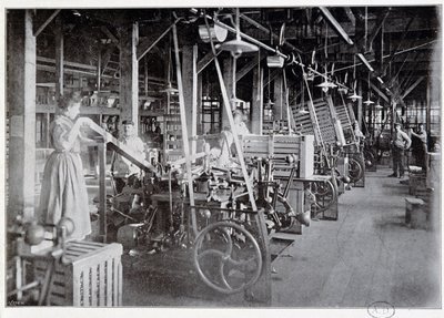 Manufacture of packaging at the Van Houten chocolate factory - photography, late 19th century 作者 未知的摄影师