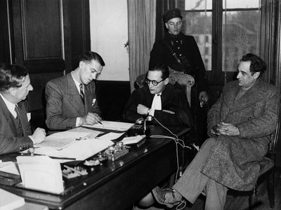 马塞尔-佩蒂奥与他的律师雷内-弗洛里奥特，佩蒂奥事件，约 1946 年（黑白照片） 作者 未知的摄影师