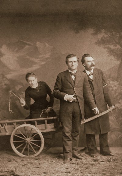 保罗-里(1849-1901)英国哲学家 - 卢-安德烈亚斯-萨洛姆(1861-1937)俄罗斯精神分析学家 - 弗里德里希-尼采(1844-1900)德国哲学家 - 1882年5月(卢塞恩，儒勒-博内工作室) 作者 未知的摄影师