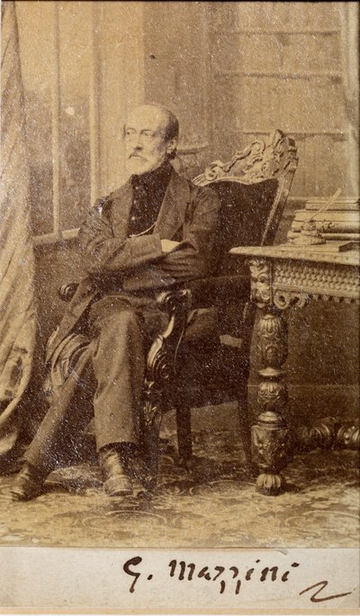 朱塞佩·马志尼 (Giuseppe Mazzini) 肖像，带签名（黑白照片） 作者 未知的摄影师
