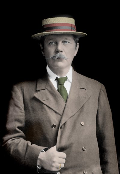 阿瑟-柯南-道尔爵士（1859-1930）的肖像，英国作家，"夏洛克-福尔摩斯 "这一人物的创造者。 作者 未知的摄影师