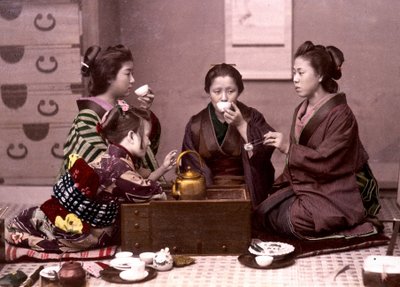 在家喝茶，日本，19 世纪后期 - 外国传教士档案馆 作者 未知的摄影师