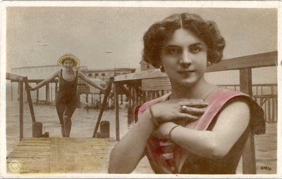 身着泳装的女性，约 1908 年（明信片） 作者 未知的摄影师
