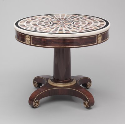 新古典风格的桌子，带有样品大理石台面（红木带 ormolu 底座、黄铜造型和大理石台面） 作者 沃斯沃斯