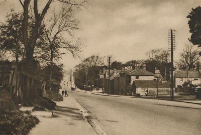 通往多佛的罗马路穿越布莱克希思（Blackheath）以外的射手山，c1935年。 作者 威芬