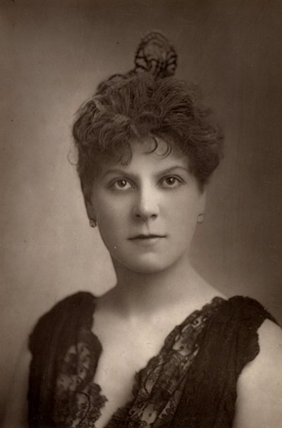 "杰西-米尔沃德（Jessie Millward，约翰-格伦丁宁夫人），英国女演员。亨利-欧文剧团成员。(woodburytype) 作者 W 和 D（继唐尼之后）