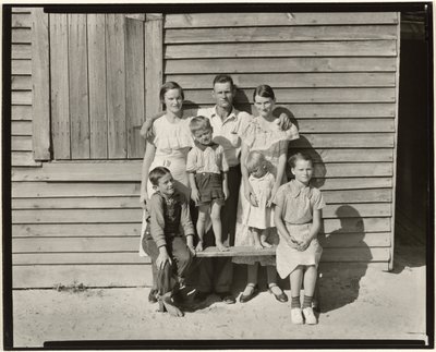 阿拉巴马州黑尔县佃农家庭/阿拉巴马州黑尔县巴勒斯家庭 作者 Walker Evans