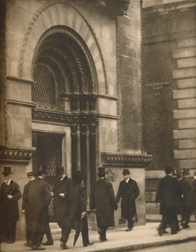 约瑟夫·劳斯伯里（Lothbury）一瞥，大约在一个工作日（c1935）。 作者 沃尔特·贝宁顿