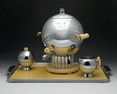 Chase Brass＆Copper Co. Inc.生产的型号为90121的“ Cor图案”咖啡Ur。 作者 沃尔特·冯·内森