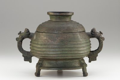 容器（贵）和盖子，公元前9-8世纪（青铜）。 作者 西周中文学校