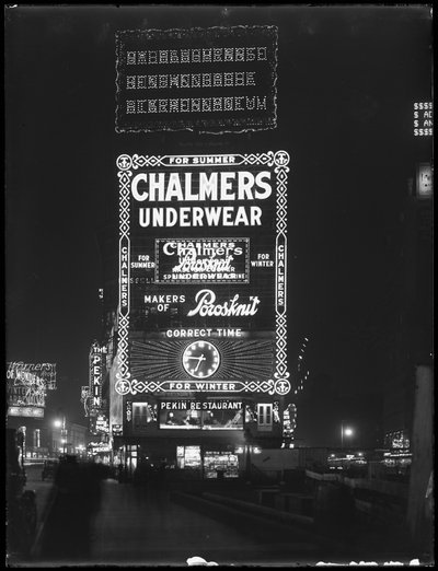 1917年1月6日，纽约市Chalmers内衣的发光标志 作者 威廉·戴维斯·哈斯勒
