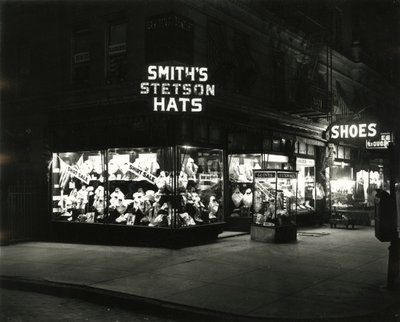 点亮商店前面广告Smith&39;s Stetson Hats，Shoes，Liquors，c.1910-21 作者 威廉·戴维斯·哈斯勒