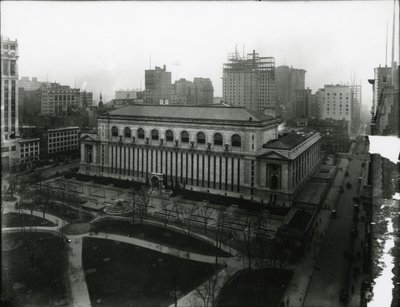 纽约公共图书馆和布莱恩特公园，c.1910-21 作者 威廉·戴维斯·哈斯勒