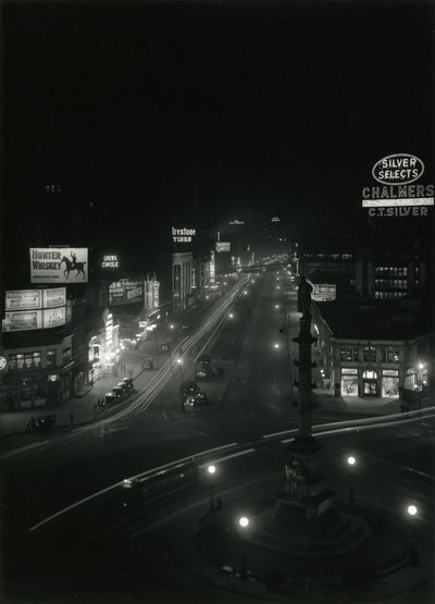 哥伦布圆环夜景，c.1910-21 作者 威廉·戴维斯·哈斯勒